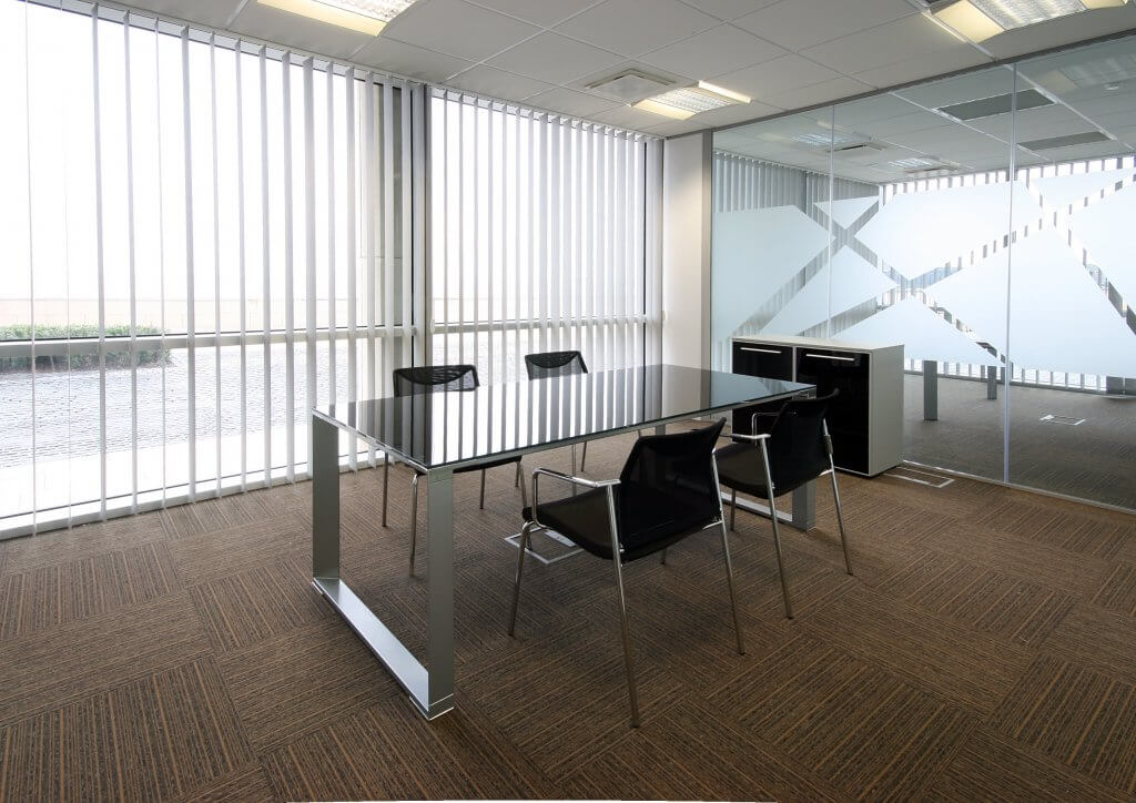 Office Curtains, Epoxy Painting & Wooden Desks in Abu Dhabi: Fitting Out a Functional Workspace